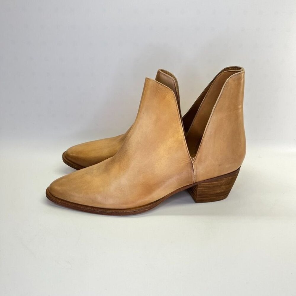 Free People Charm Double V Ankle Boot for Women Size 40/41 in Tan Leather Urban